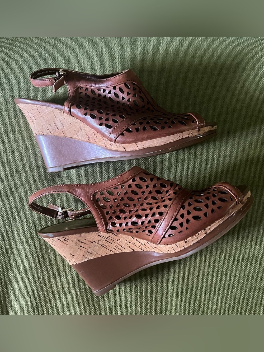 Brown leather wedge heels 🍂🤎 size 8M 🤎 by Connie